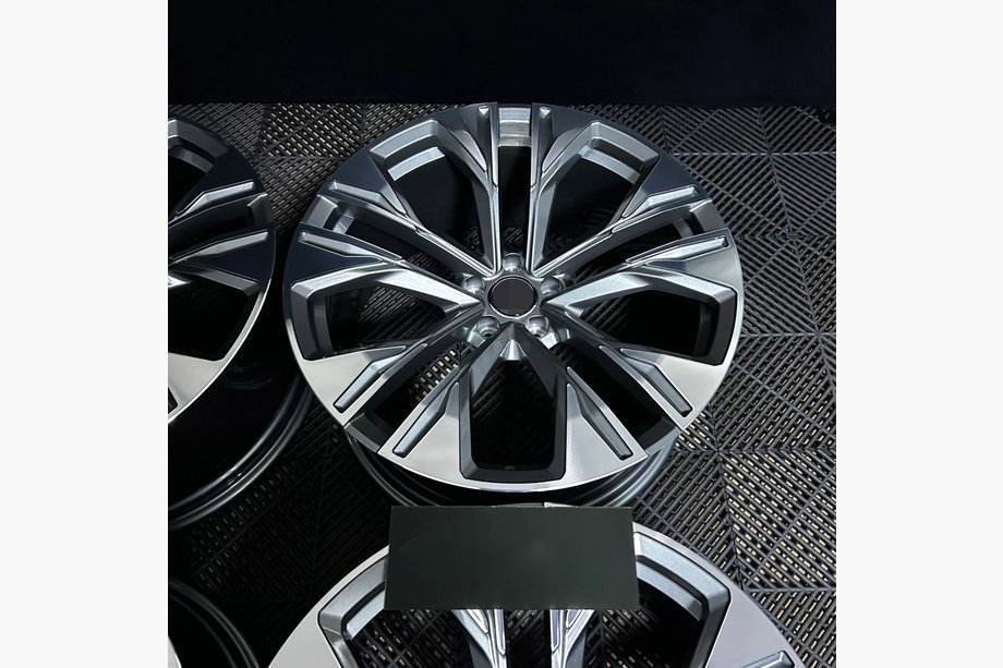 Audi Q8 2018– Gesmede velgen OEM R21 V2 (4 stuks) Image