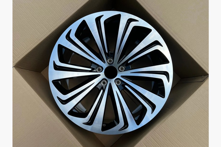 Bentley Bentayga 2015–2025 OEM gesmede velgen R24 (4 stuks) Image