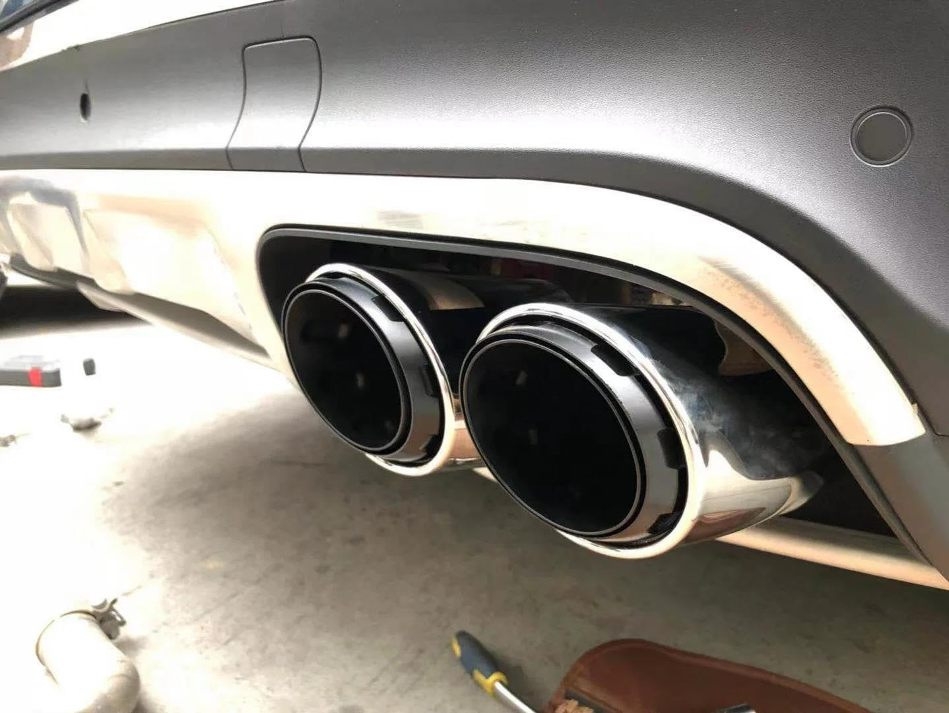 Wat doet een uitlaat sierstuk op de auto?