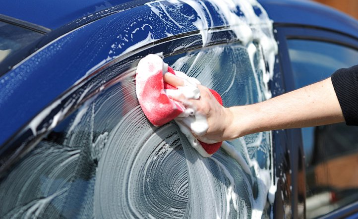 Zo kies je autoshampoo voor handmatig wassen