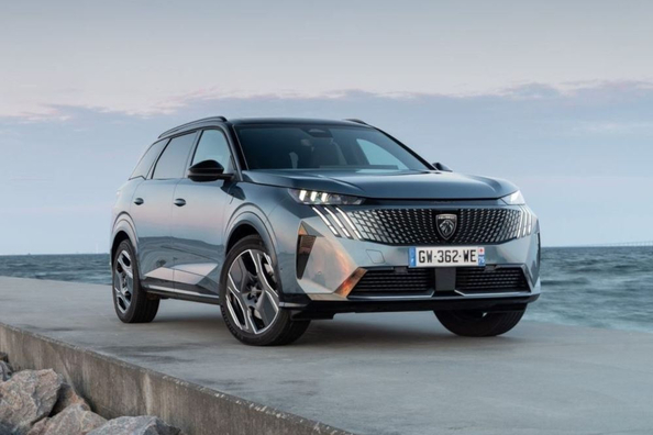 Review van de derde generatie hybride Peugeot 5008