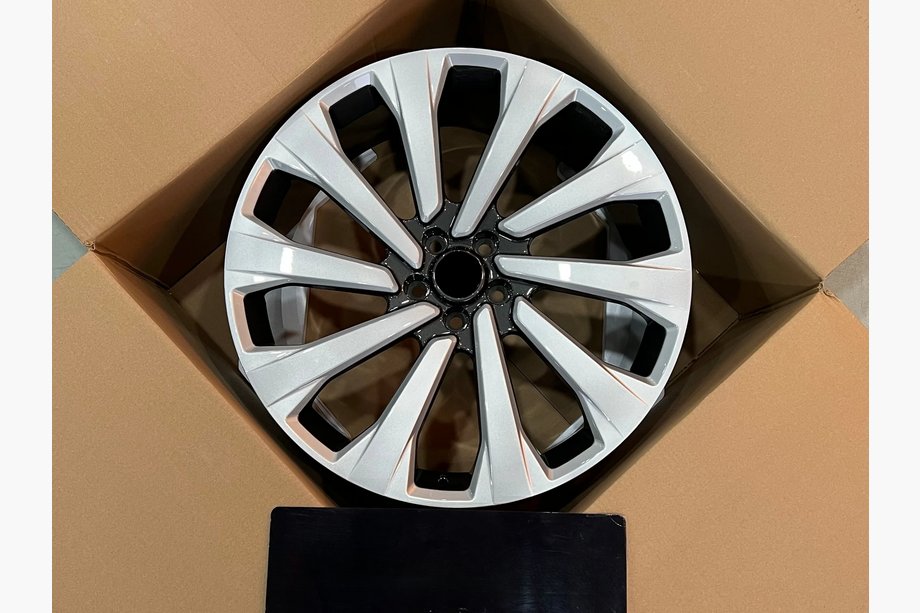 Range Rover V L460 2021– Gesmede velgen OEM R24 V2 (4 st.) Image