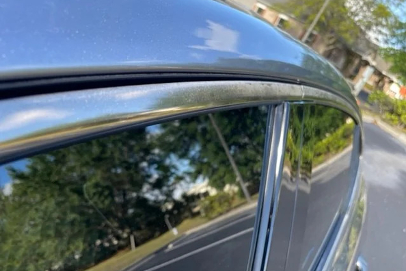 Waarom wordt chroom op je auto dof en hoe krijg je de glans terug?