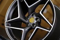 Ferrari F8 OEM gesmede velgen R21 (4 stuks) foto 2