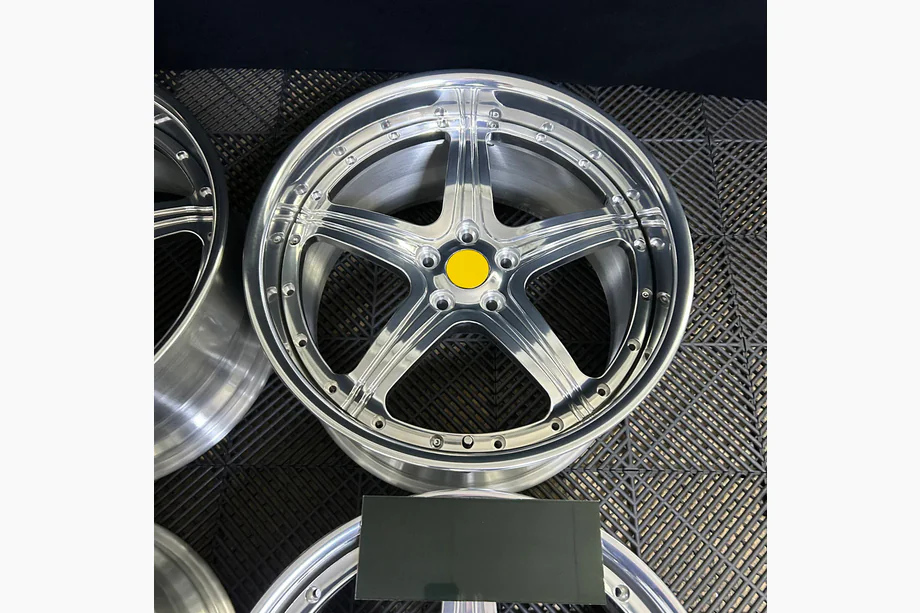 Ferrari 550 Gesmede OEM velgen R19 (4 stuks) Image