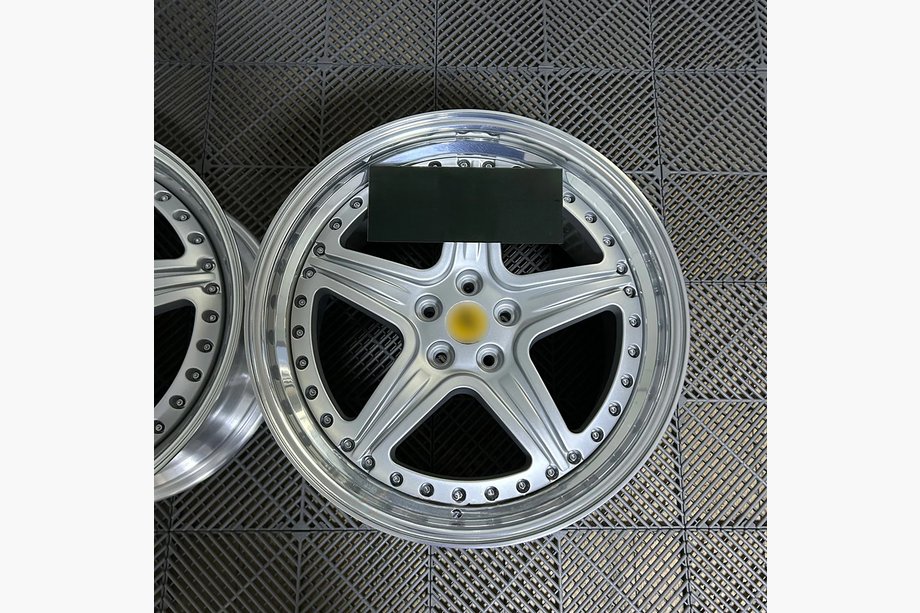 Ferrari 456 Gesmede OEM velgen R19 (4 stuks) Image