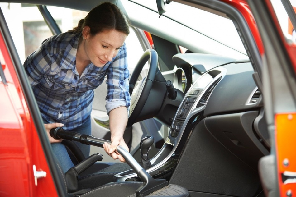 Zo kom je van ongewenste geuren in de auto af