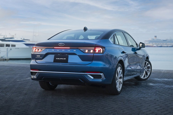 Ford Taurus achtste generatie: review van de comfortabele sedan Foto 4