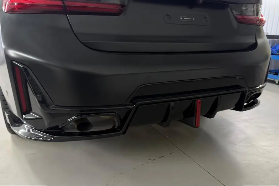 BMW 3 Serie G20/G21 2018– Achterbumper diffuser B-Style LED (voor M-Sport 2023+, ABS) Image