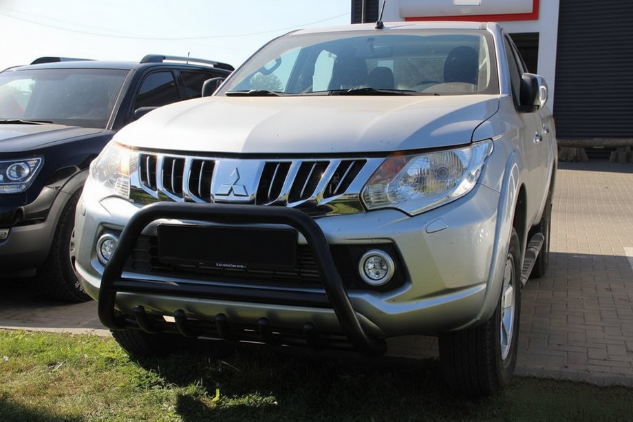 Mitsubishi L200 2015–2024 Bullbar WT003 Black (RVS) Image