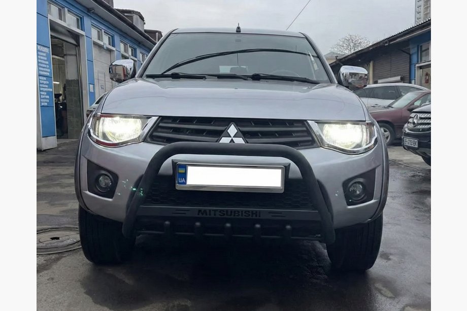 Mitsubishi L200 2006–2015 Bullbar WT004 Black (RVS) Image