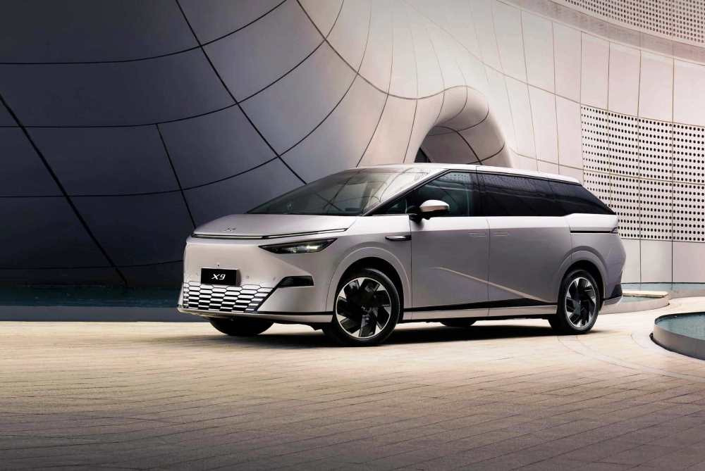 Review XPeng X9: futuristische elektrische MPV voor gezinsreizen