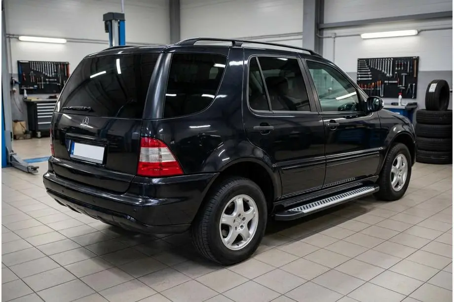 Mercedes ML W163 1997–2005 Side steps Line (2 stuks, aluminium) Image