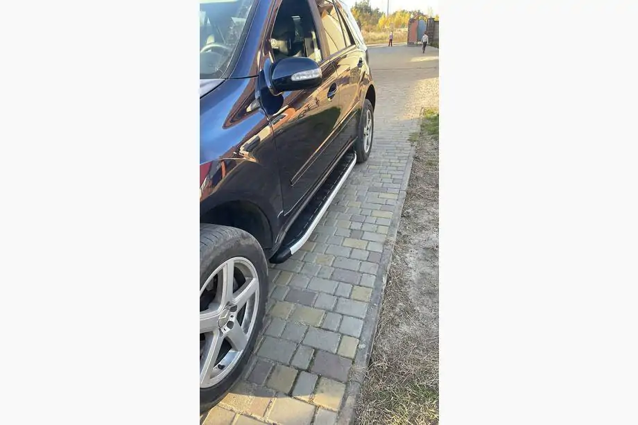 Mercedes ML W164 2005–2011 Fullmond side steps (2 stuks, aluminium) Image