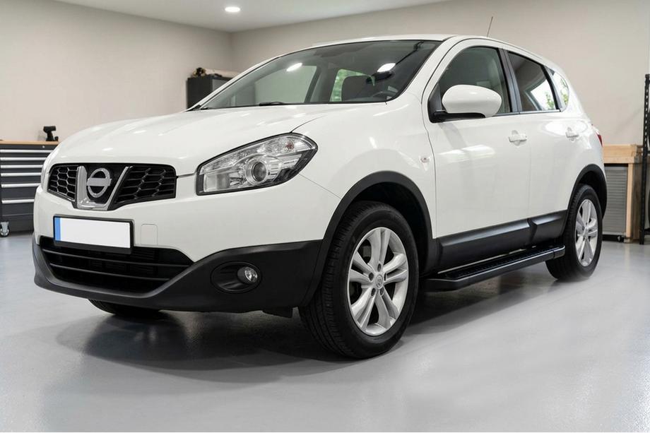 Nissan Qashqai 2010–2014 Allmond Black side steps (2 st., aluminium) Image