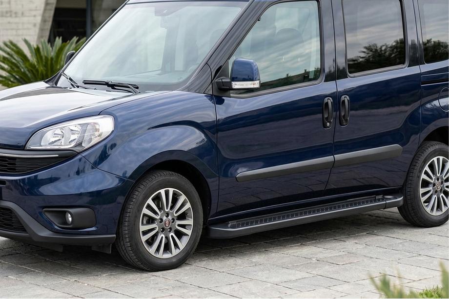 Opel Combo 2012–2018 Allmond Black zijtreden (2 st., aluminium) Image