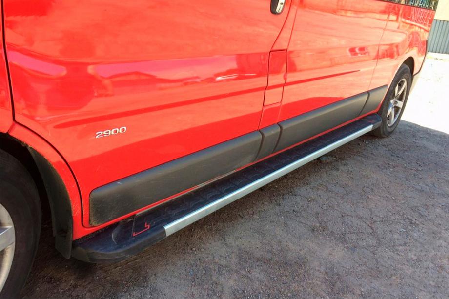 Nissan Primastar 2002–2014 Zijtreden RedLine V1 (2 stuks, aluminium) Image