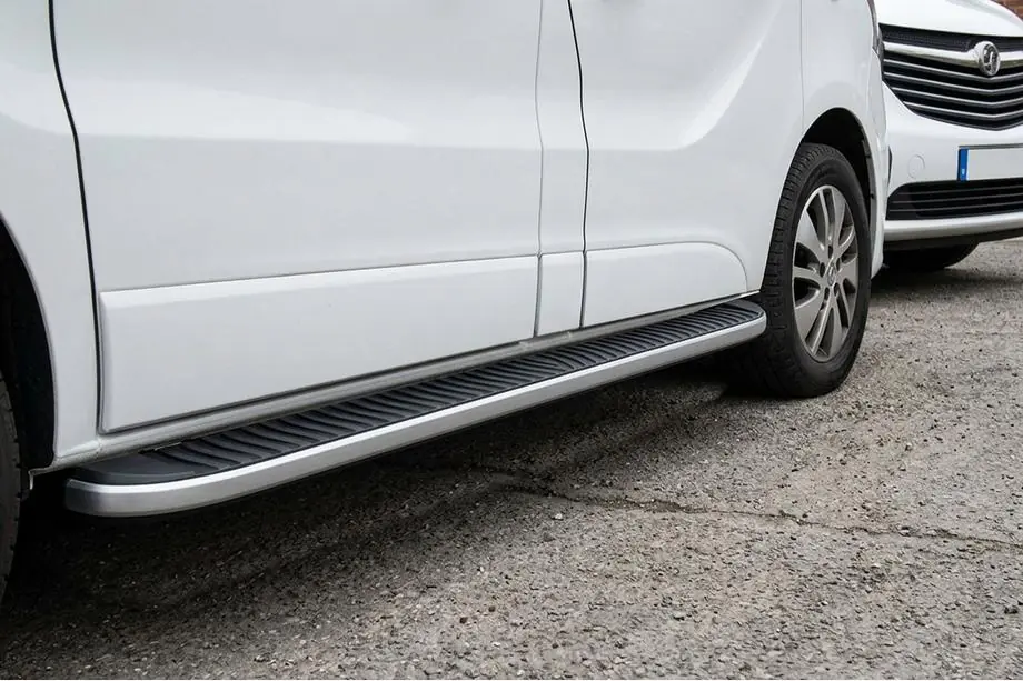 Renault Trafic 2001–2015 Side steps Tayga Grey (2 stuks, aluminium) Image