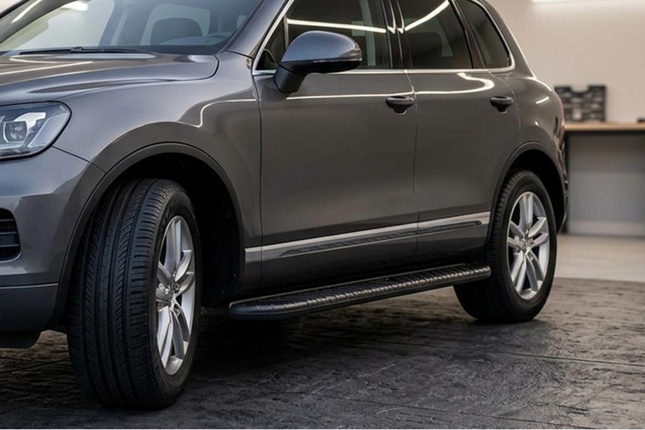 Porsche Cayenne 2003–2010 Bosphorus Black side steps (2 st., aluminium) Image