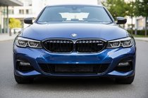 BMW 3 Serie G20/G21 2018– Niergrille M-Look V1 (2018-2022, glanzend zwart) Zonder camera-uitsparing foto 1
