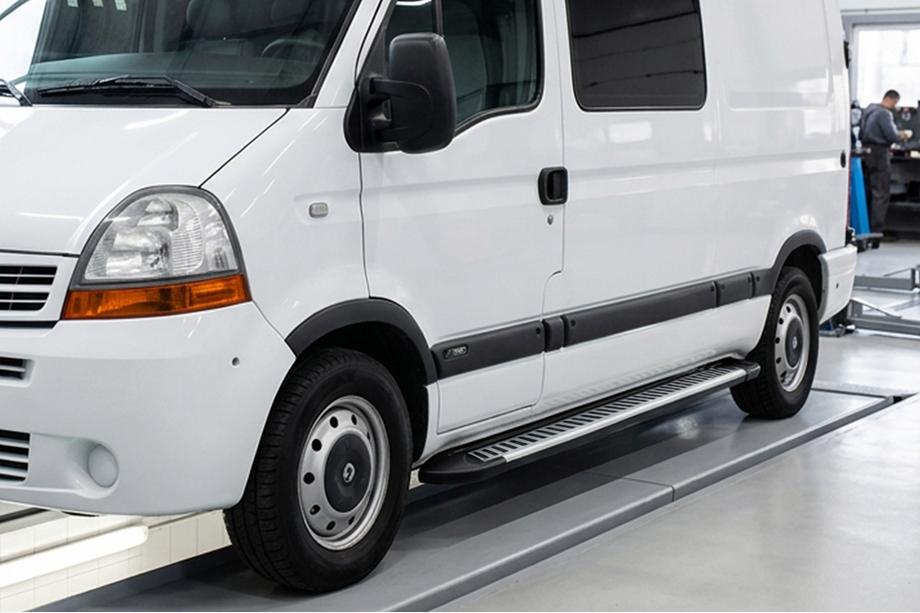 Renault Master 1998–2010 Line side steps (set van 2, aluminium) Image