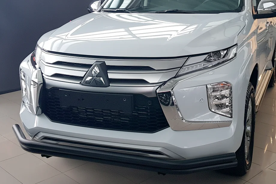 Mitsubishi Pajero Sport 2015– Bullbar voor F3-60 Black (2020+, RVS) Image