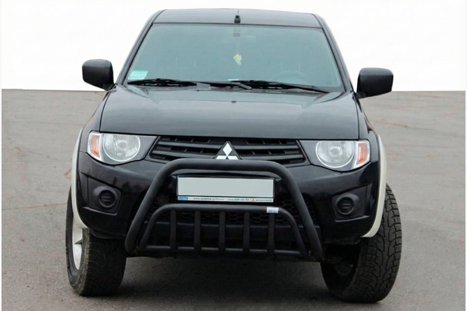 Mitsubishi L200 2006–2015 Bullbar Black (RVS) Image