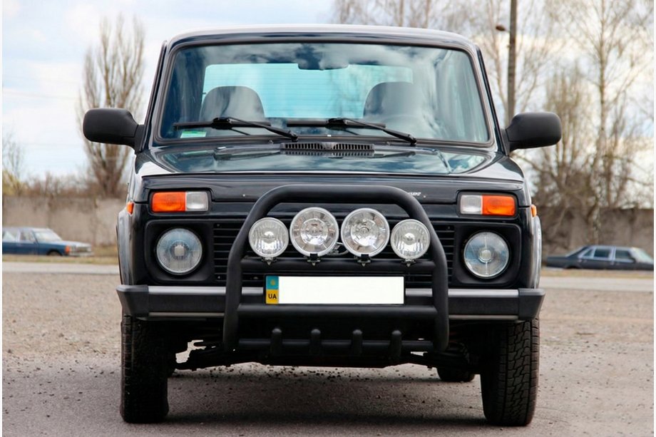 Lada Niva en Urban 1977– Bullbar QT007 Black (roestvrij staal) Image