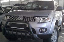 Mitsubishi Pajero Sport 2008–2015 Voorkantbescherming WT002 Black (RVS) foto 3