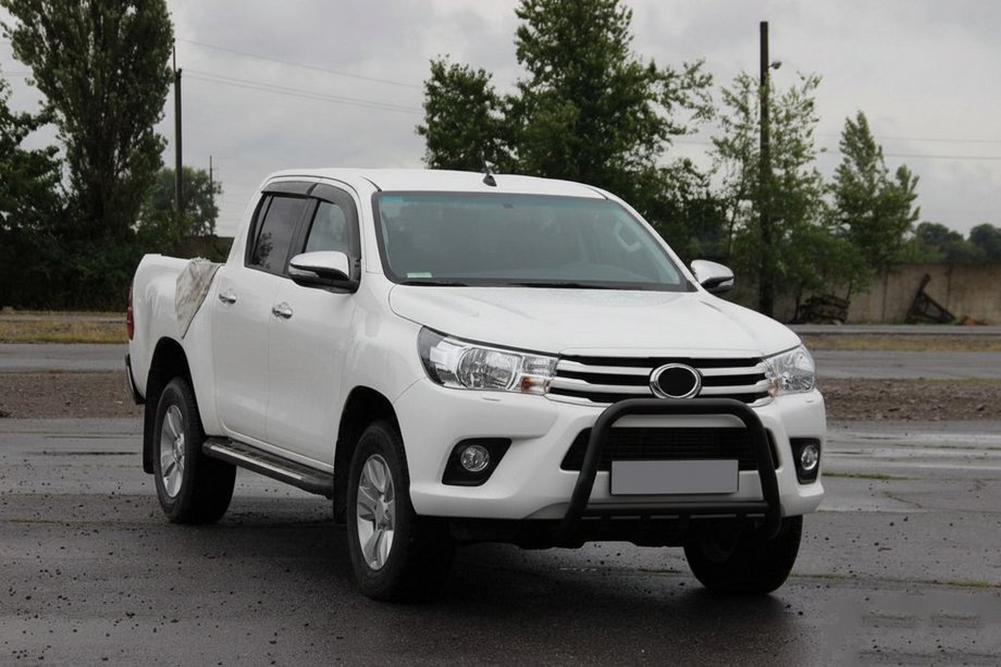 Toyota Hilux 2015– Frontbeschermbeugel QT008 Black (RVS) Image