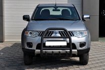 Mitsubishi Pajero Sport 2008–2015 Bullbar voorzijde QT007 Black (RVS) foto 2
