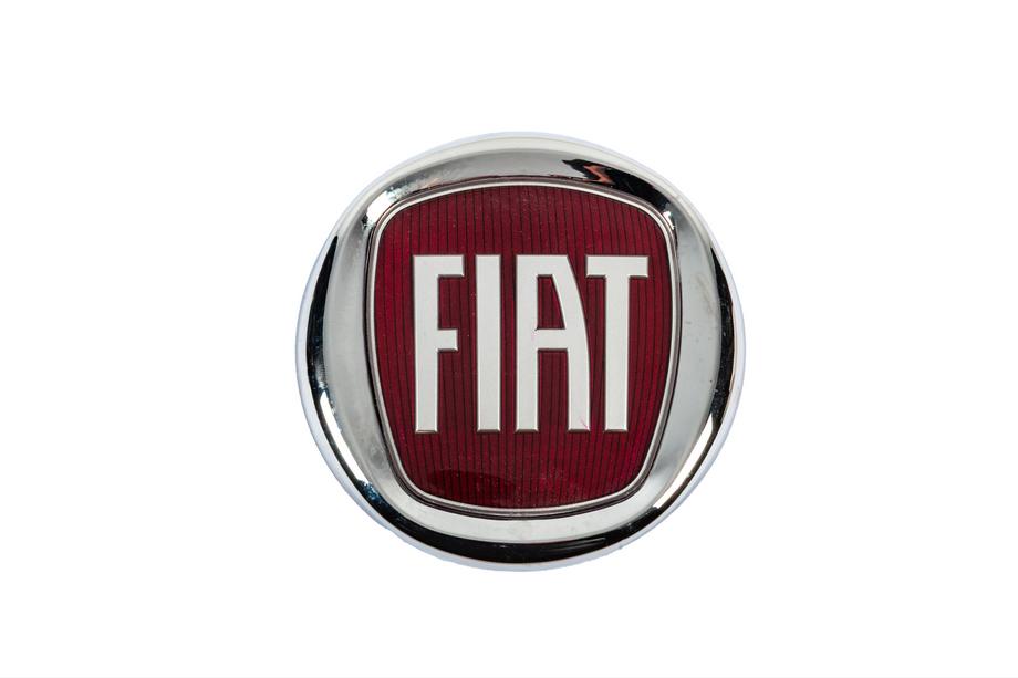 Fiat Embleem (rood, met bevestiging) Image