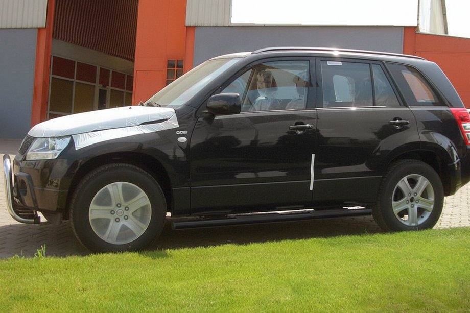 Suzuki Grand Vitara 2005–2017 Sidebars Black (2 st., RVS) Image