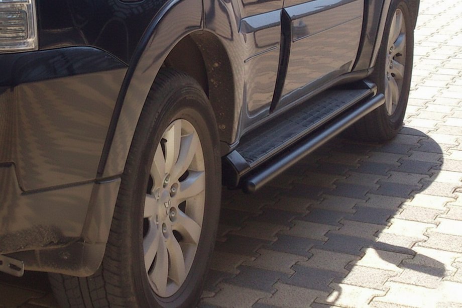 Mitsubishi Pajero Wagon IV 2006–2021 Sidebars Black (2 st., RVS) Image