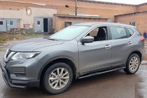 Nissan X-trail T32/Rogue 2014–2021 Zijbuizen Black (2 st., RVS) foto 6