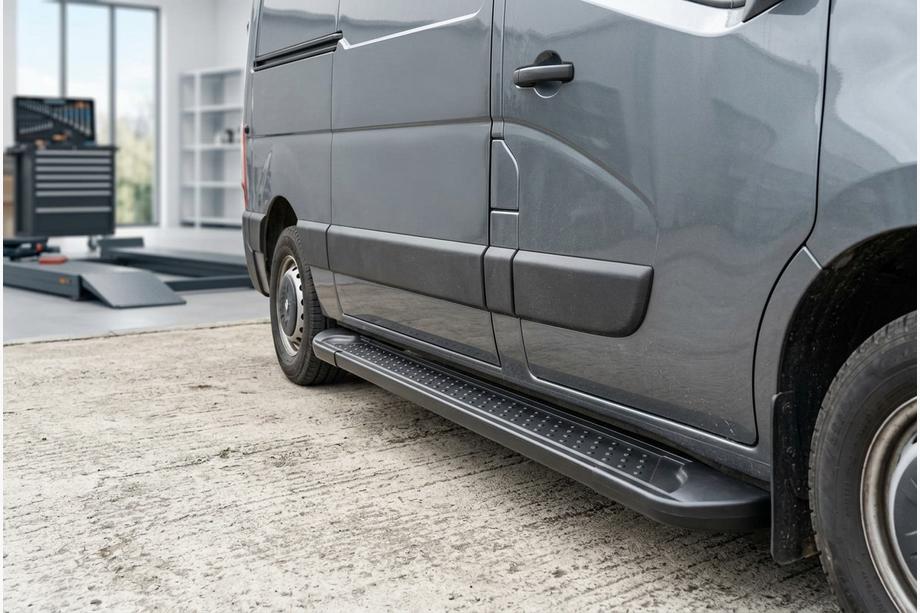 Renault Master 2011–2023 Allmond Black side steps (2 st., aluminium) Image