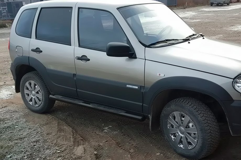 Chevrolet Niva 1998–2020 Zijbuizen Black (2 st., RVS) Foto 3