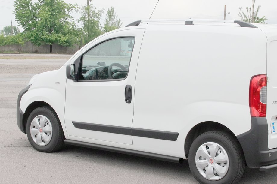Fiat Fiorino/Qubo 2008–2024 Sidebars Ø60 Black (2 stuks, RVS) Image