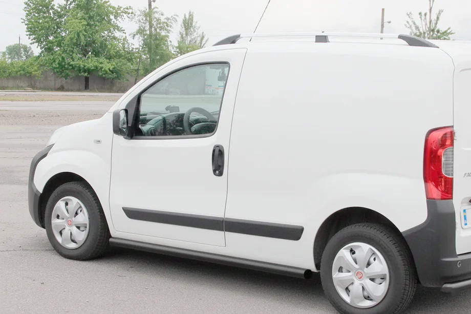 Peugeot Bipper 2008–2017 Sidebars Ø60 Black (2 stuks, RVS) Image