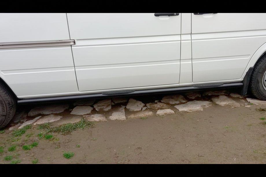 Volkswagen LT 1995–2006 Sidebars Black (2 st., RVS) Korte wielbasis, Ø70 Foto 3