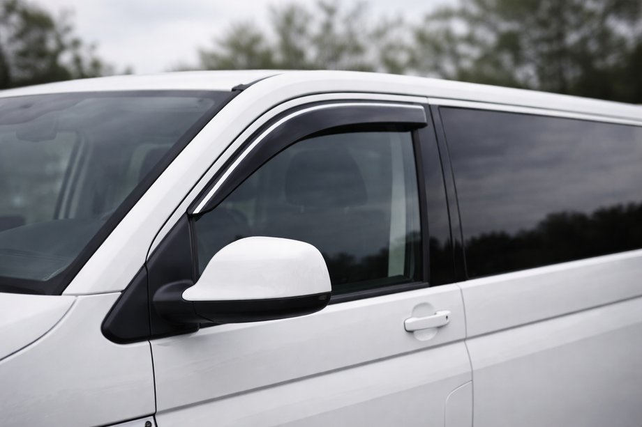 Volkswagen T6 2015–2024 Raamdeflectoren met chroomstrip (set van 2, Niken) Foto 4