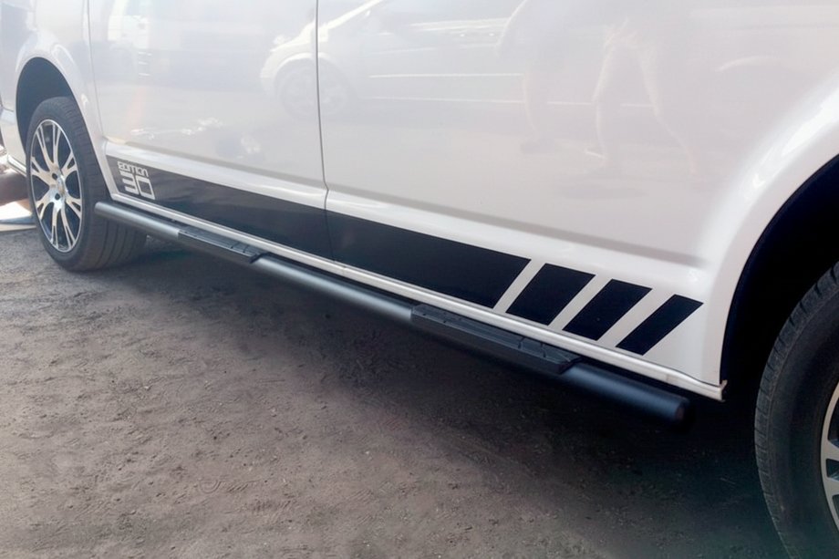 Volkswagen T5 Transporter 2003–2010 Sidebars Black (2 st., RVS) 70 mm, lange wielbasis Foto 3