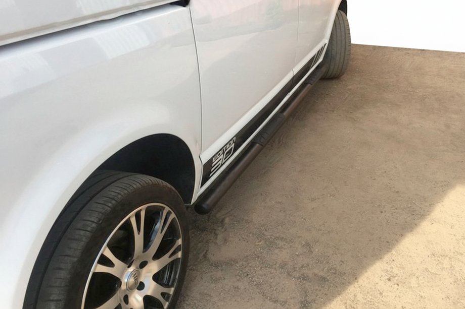 Volkswagen T5 Transporter 2003–2010 Sidebars Black (2 st., RVS) 70 mm, lange wielbasis Foto 7