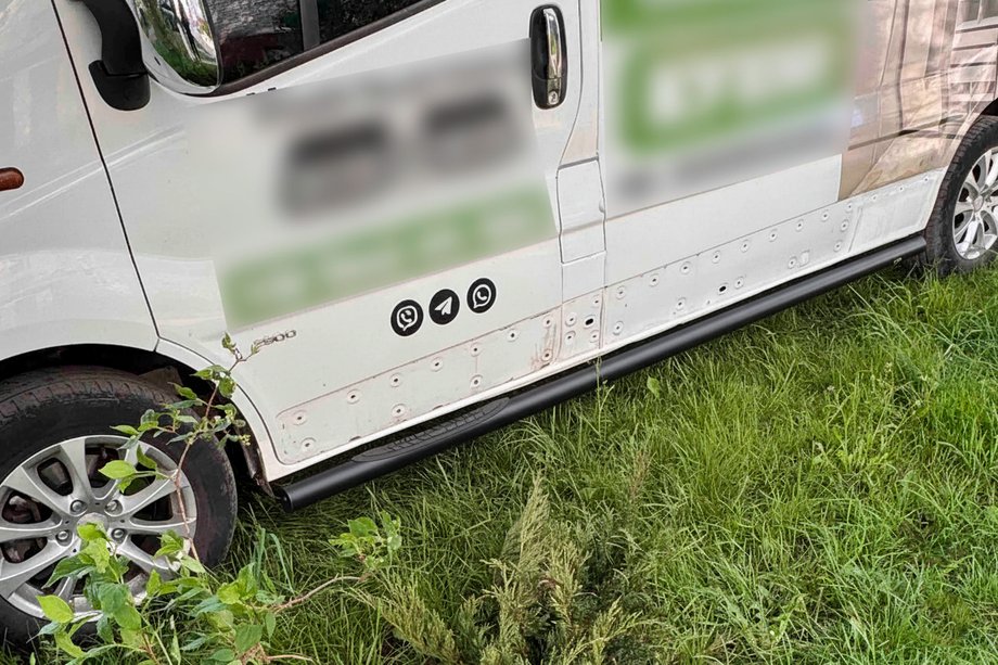 Nissan NV300/Primastar 2016– Zijbuizen BB002 Black (2 st., RVS) 70 mm, korte wielbasis Foto 7