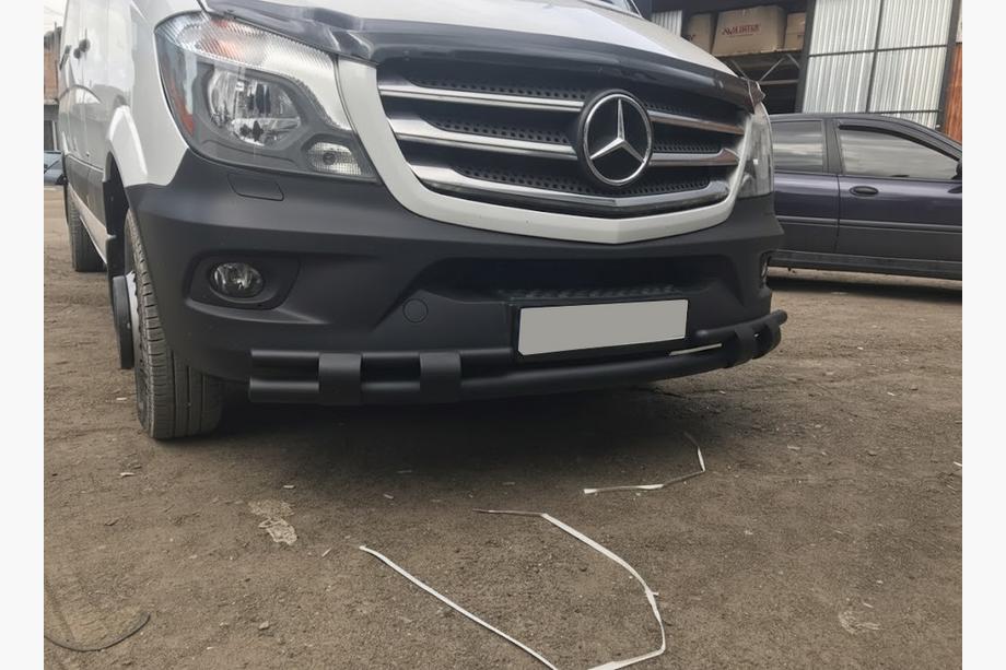 Mercedes Sprinter W906 2006–2018 Voorste onderste beschermbeugel Shark Black (RVS) Image