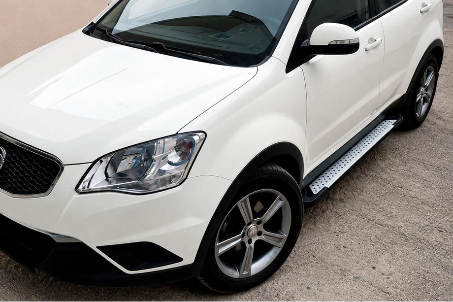 SsangYong Korando 2010–2019 Side steps Allmond Grey (2 stuks, aluminium) Image
