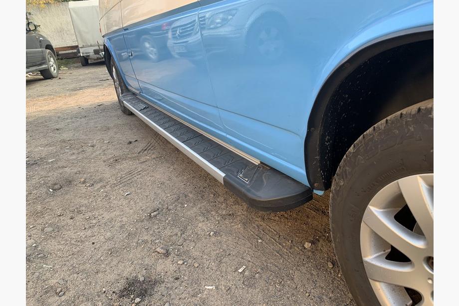 Volkswagen T4 Caravelle/Multivan 1990–2003 RedLine Black zijsteps (set van 2, aluminium) Lange wielbasis Foto 2