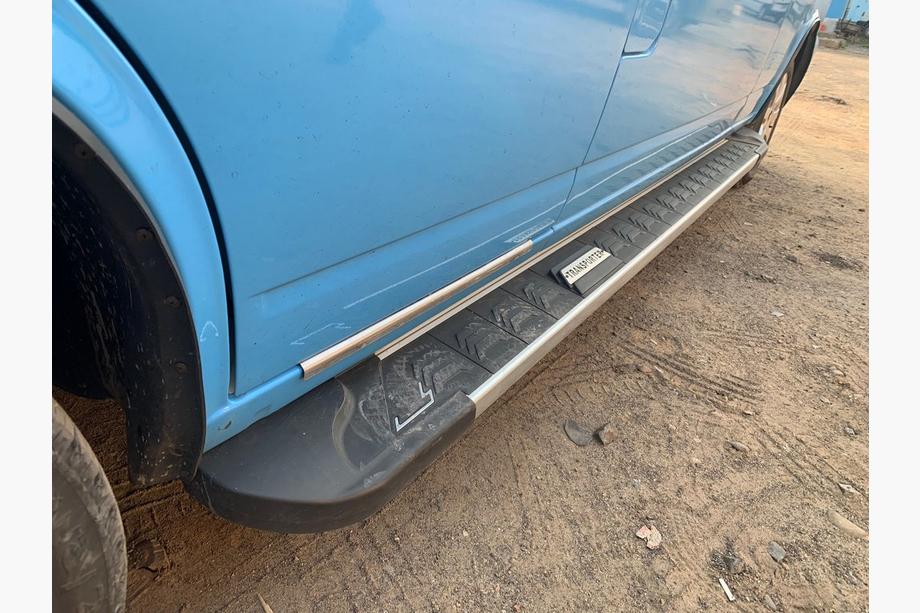 Volkswagen T4 Caravelle/Multivan 1990–2003 RedLine Black zijsteps (set van 2, aluminium) Lange wielbasis Foto 4