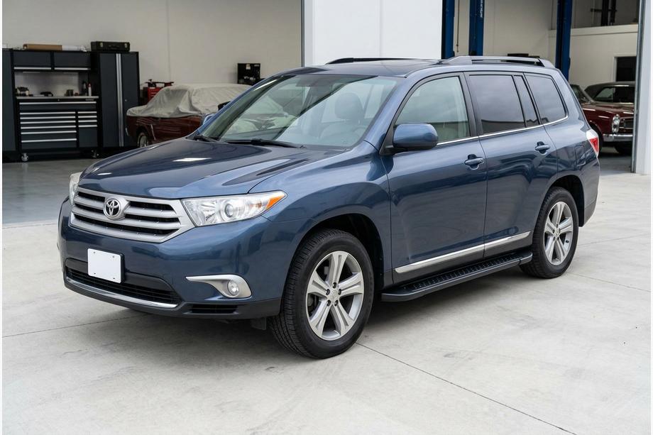 Toyota Highlander 2008–2013 Allmond Black side steps (2 st., aluminium) Image