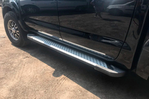 Toyota Hilux 2006–2015 Side steps Allmond Grey (2 stuks, aluminium) foto 5